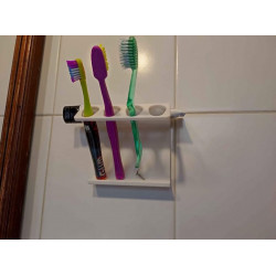 porta cepillos y crema dental.